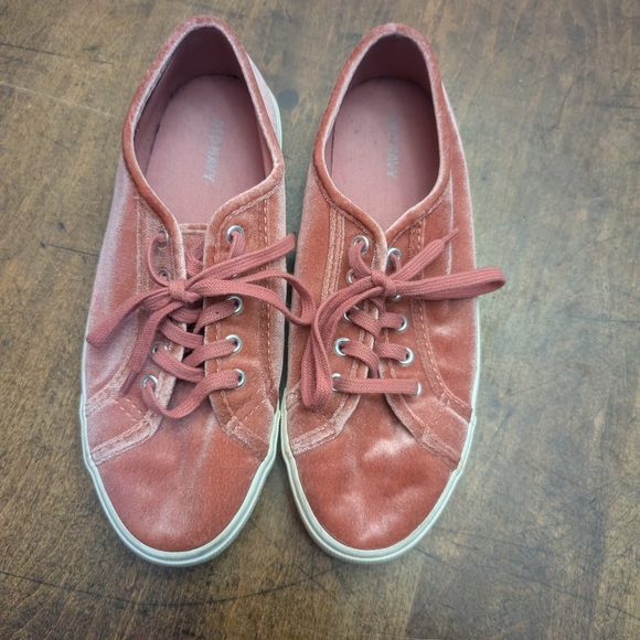 Old Navy Shoes - Old Navy Pink Velvet Sneakers
